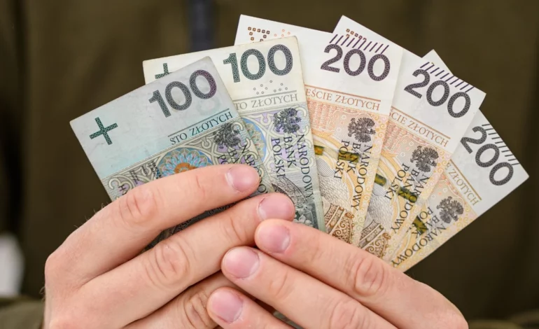 Яка мінімальна зарплата потрібна, щоб подати документи на посвідку на проживання в Польщі